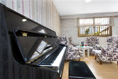 SUMUS STELLA & SPA - BUS - klavír