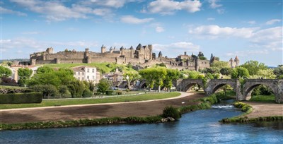 MĚSTA POD PYRENEJEMI let