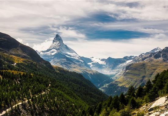 ZE SUBTROPICKÉHO ŠVÝCARSKA K VRCHOLŮM ČTYŘTISÍCOVEK  s jízdou Bernina Expresem – jediným panoramatickým vlakem jedoucím po ledovci!