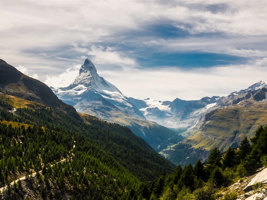 ZE SUBTROPICKÉHO ŠVÝCARSKA K VRCHOLŮM ČTYŘTISÍCOVEK  s jízdou Bernina Expresem – jediným panoramatickým vlakem jedoucím po ledovci! - Matterhorn