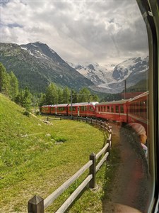 ZE SUBTROPICKÉHO ŠVÝCARSKA K VRCHOLŮM ČTYŘTISÍCOVEK  s jízdou Bernina Expresem – jediným panoramatickým vlakem jedoucím po ledovci! - Bernina