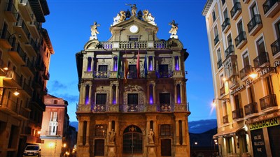 MĚSTA POD PYRENEJEMI let - Pamplona