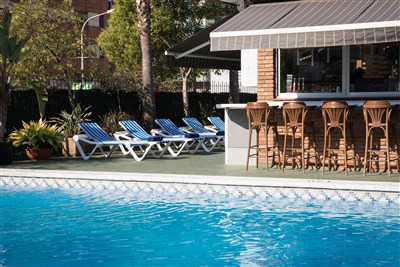 htop PALM BEACH - BUS - terasa a bazénem