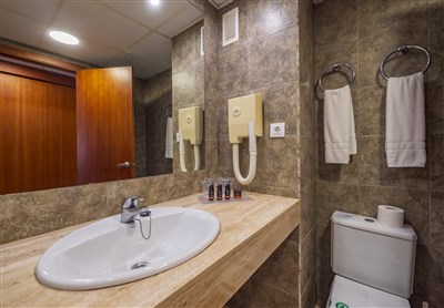 DWO SIRIUS BY CHECKIN - LET - pokoj standard, koupelna