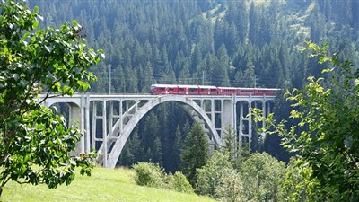 ŠVÝCARSKO S PANORAMATICKÝMI VLAKY V CENĚ - Arosa, vlak