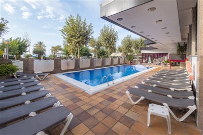 CHECKIN GARBI - LET - hotelový bazén