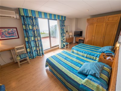 CHECKIN GARBI - LET - pokoj