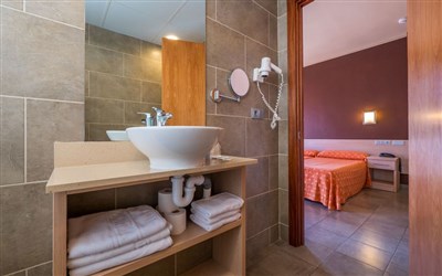 TOSSA BEACH CENTER- LET - koupelna