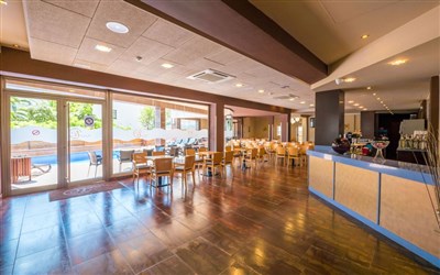 TOSSA BEACH CENTER- LET - restaurace