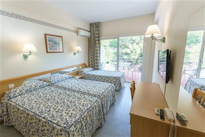 CHECKIN CATALONIA - BUS - pokoj