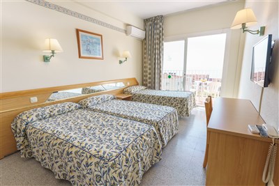 CHECKIN CATALONIA - BUS - pokoj