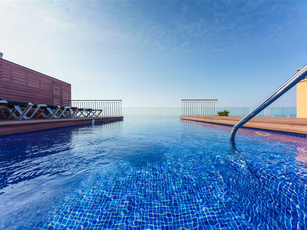 CHECKIN CATALONIA - BUS - bazén