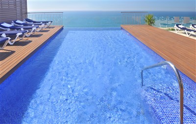 CHECKIN CATALONIA - BUS - bazén