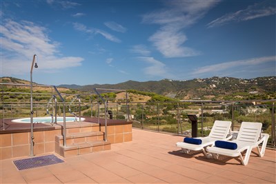 htop CALELLA PALACE - BUS - terasa s výhledem