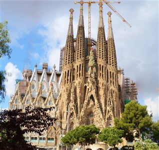 BARCELONA Sagrada Família, park Güell, MONTSERRAT, sklepy CODORNIU či FREIXENET, GIRONA - Barcelona