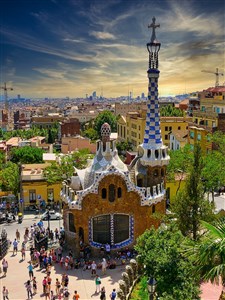 BARCELONA Sagrada Família, park Güell, MONTSERRAT, sklepy CODORNIU či FREIXENET, GIRONA - Barcelona