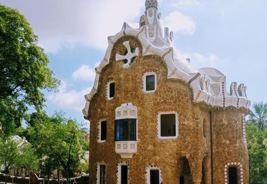 BARCELONA Sagrada Família, park Güell, MONTSERRAT, sklepy CODORNIU či FREIXENET, GIRONA