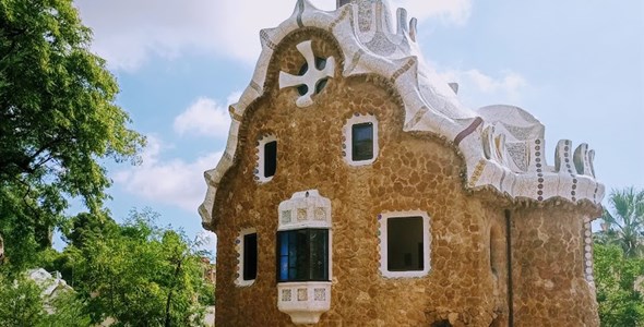 BARCELONA Sagrada Família, park Güell, MONTSERRAT, sklepy CODORNIU či FREIXENET, GIRONA