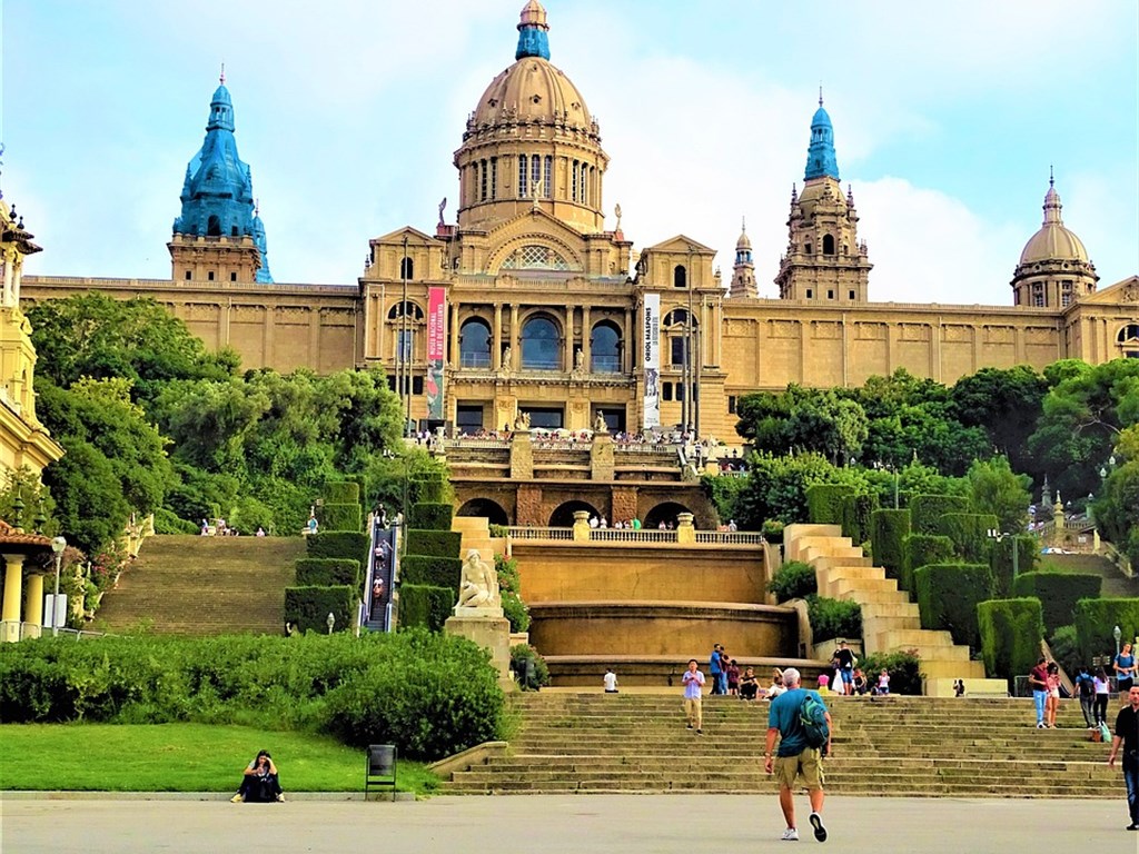 PO STOPÁCH SLAVNÝCH ARCHITEKTŮ A MALÍŘŮ KATALÁNSKA let - Barcelona