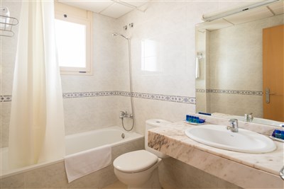 htop ROYAL SUN SUITES - BUS - koupelna