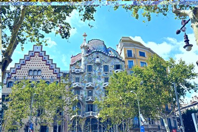 BARCELONA MONTSERRAT GIRONA A BESALÚ s pobytem u moře BUS - Barcelona Casa Ametller