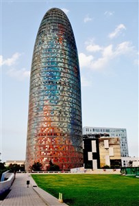 BARCELONA MONTSERRAT GIRONA A BESALÚ s pobytem u moře BUS - Barcelona torre agbar