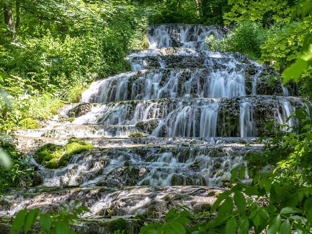 TOKAJSKÉ DOBRODRUŽSTVÍ V UHRÁCH A NA SLOVENSKU